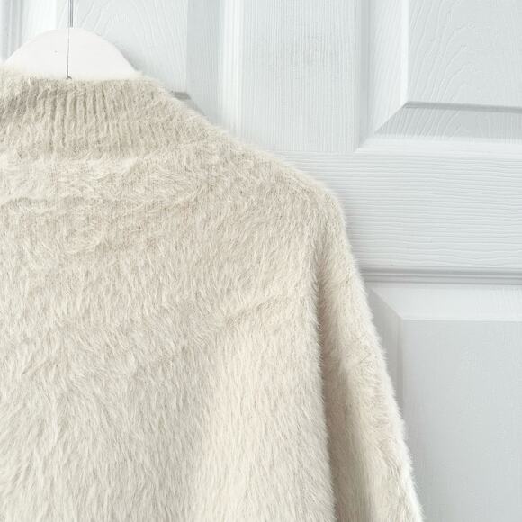 Mersea Iced Latte Cream Chalet Mockneck Fuzzy Knit Kangaroo Pocket Sweater S/M - Picture 14 of 15